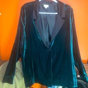 Crown & Ivy Velvet emerald Blazer